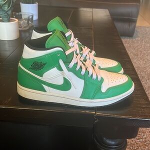 Men’s 8.5 Jordan 1 mids